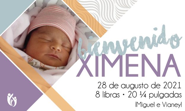 Newborn baby Ximena with a striped hat sleeps wrapped in a blanket. Text says: “Bienvenido Ximena, 28 de agosto de 2021, 8 libras, 20 ¼ pulgadas, ¡Miguel e Vianey!”.