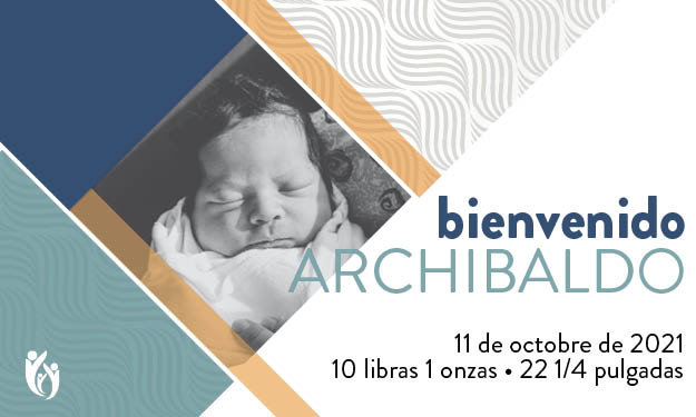 Black and white photo of newborn Archibaldo, eyes closed, surrounded by abstract shapes. Text says “Bienvenido Archibaldo,” with birth date, weight, and length details in Spanish.
