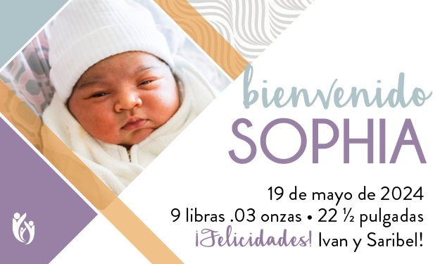 A newborn baby named Sophia, wearing a white hat and blanket. Text: “Bienvenido Sophia. 19 de mayo de 2024. 9 libras .03 onzas. 22 ½ pulgadas. ¡Felicidades! Ivan y Saribel.” Purple, beige, and white design elements enhance this sweet announcement.