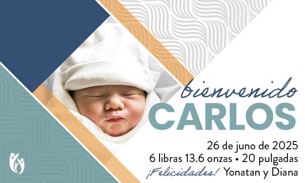 Baby Carlos wrapped in a white blanket and hat next to text: “Bienvenido CARLOS. 26 de junio de 2025. 6 libras 13.6 onzas. 20 pulgadas. ¡Felicidades! Yonatan y Diana.” Blue and beige geometric design in background.